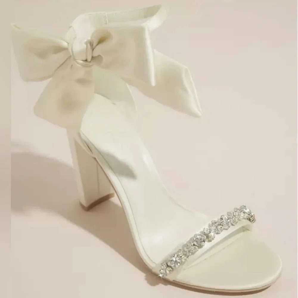 Oleg Cassini Melanie Crystal Strap Heels Sandals Size 7 NEW - Picture 2 of 10